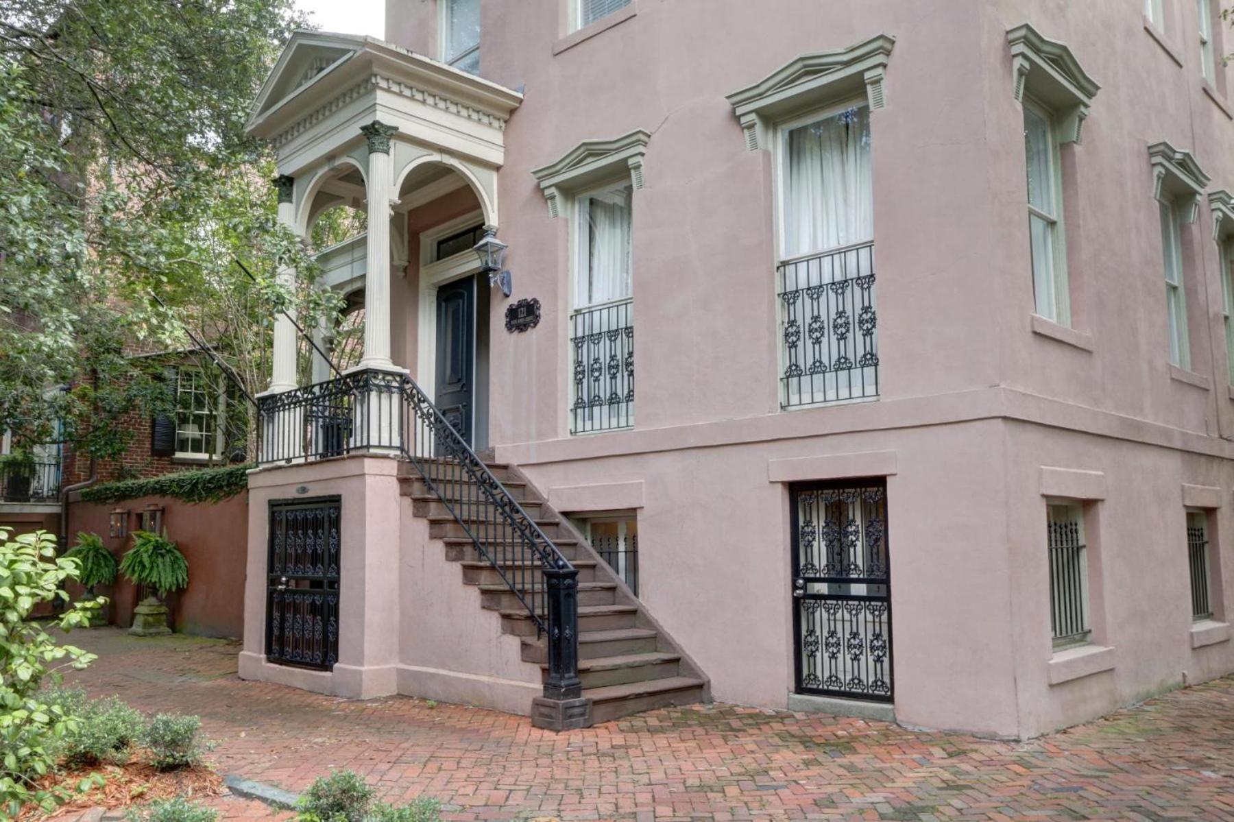 121 W Jones Loft 4f * Savannah