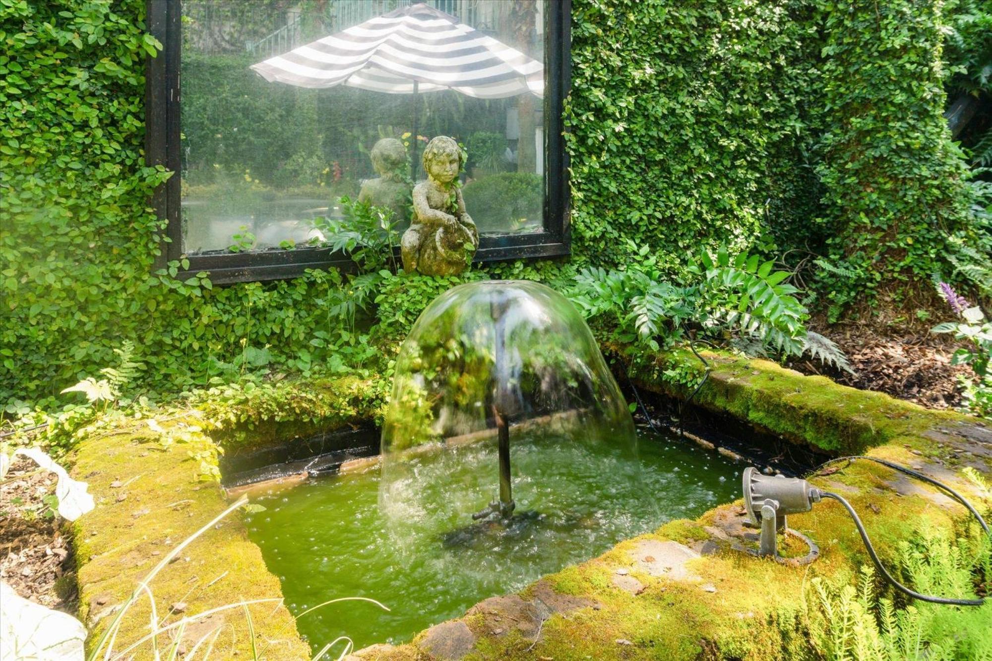 16 E Jones Carriage House * Savannah