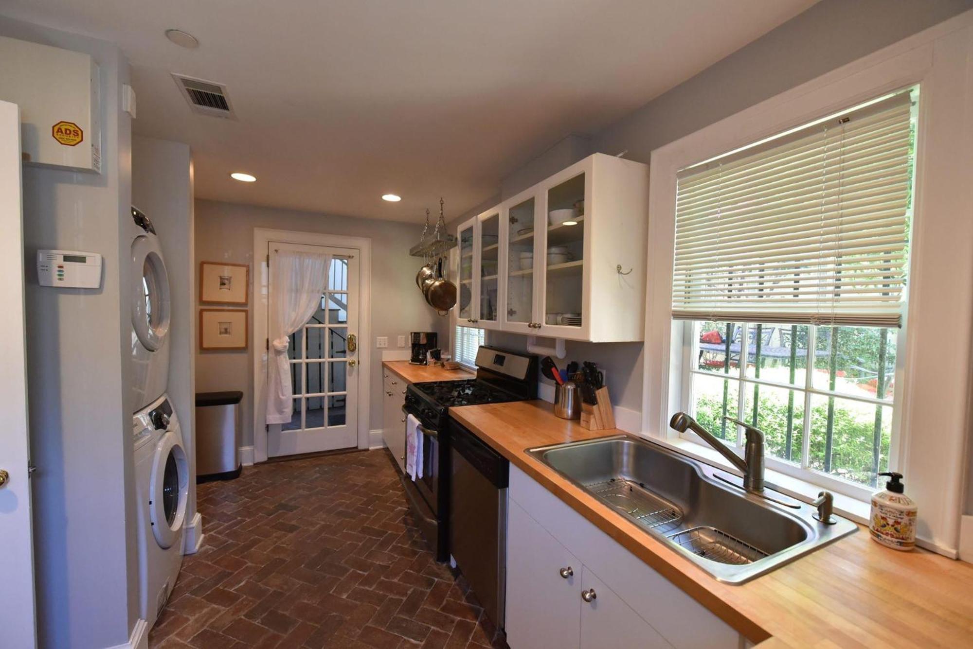 321 E Congress Garden Savannah