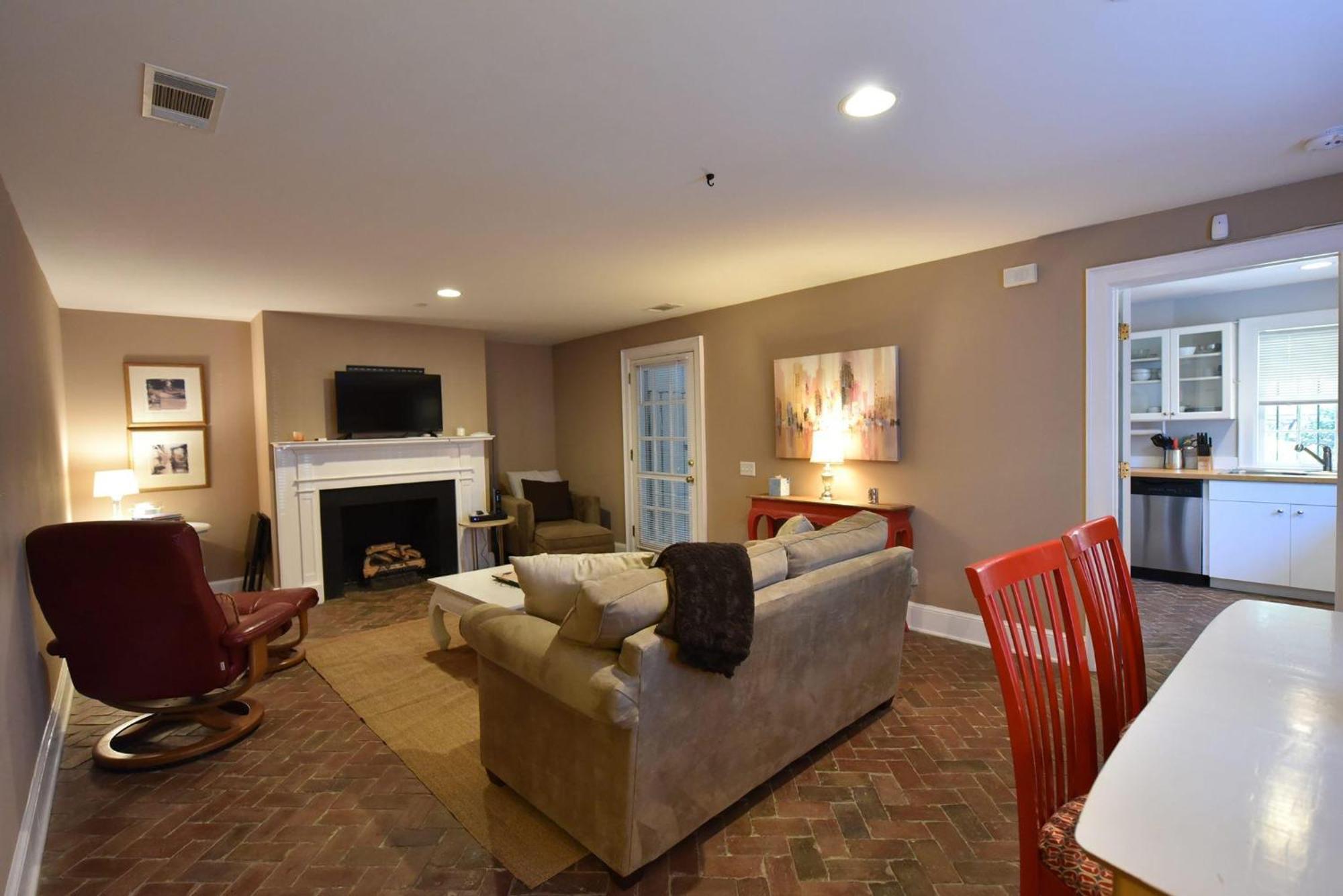 Apartment 321 E Congress Garden Savannah