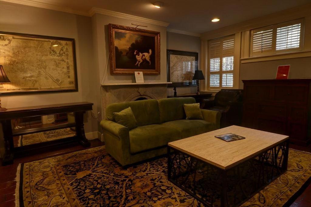 17 E Jones Garden Apartment *