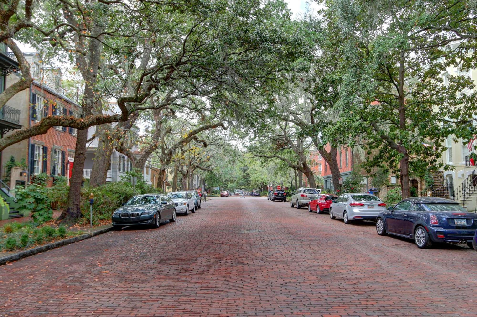 17 E Jones Garden Savannah