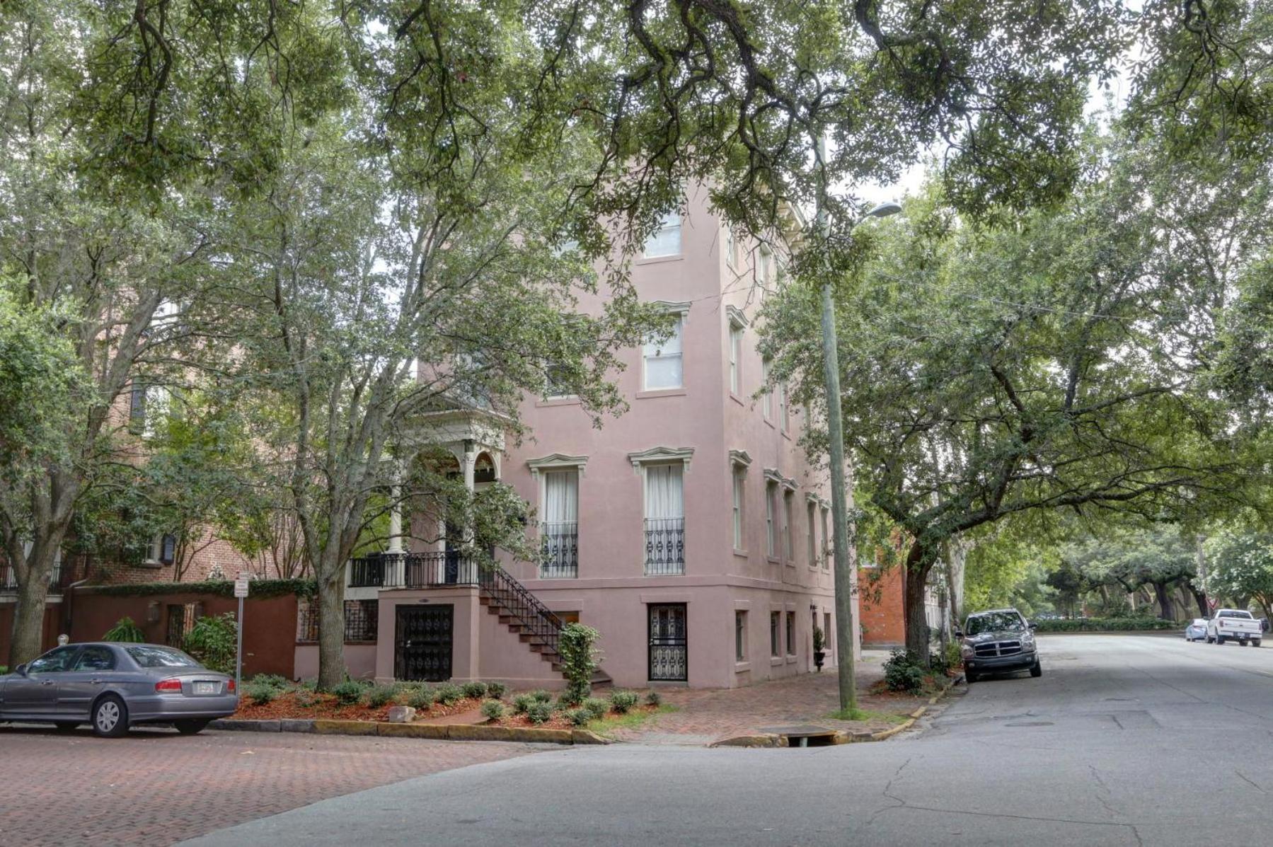 121 W Jones Parlor