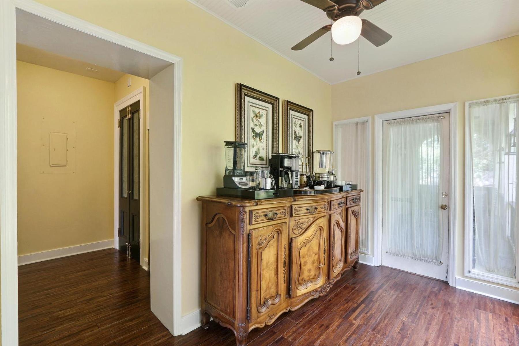 Apartment 121 W Jones Parlor Savannah