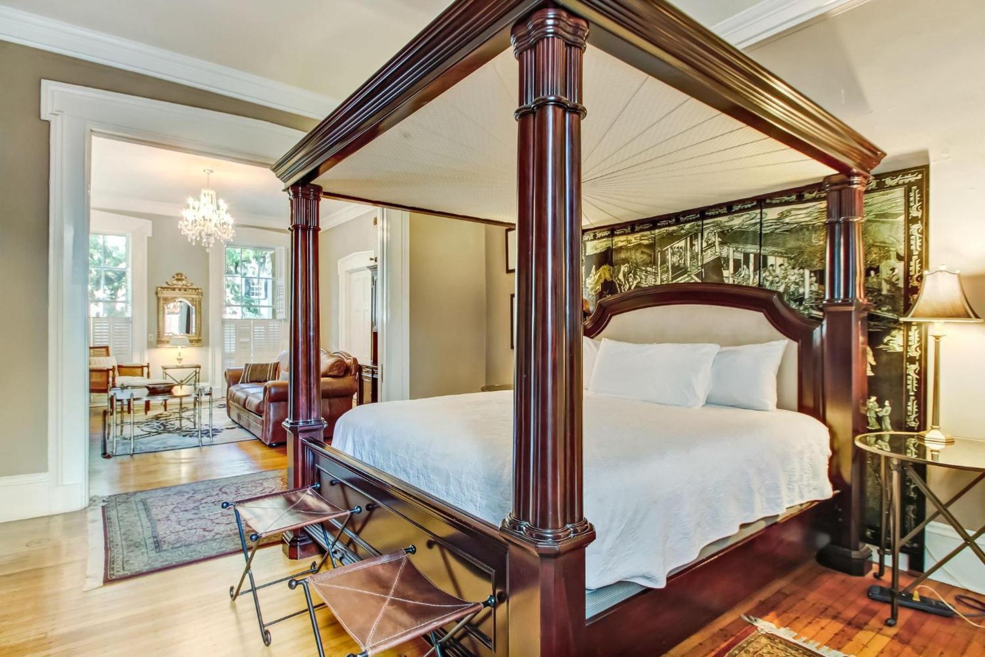 Apartment 17 E Jones Street Parlor Savannah