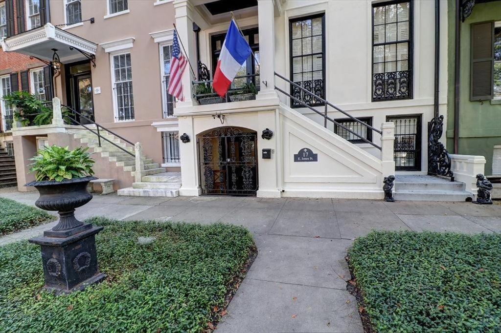 17 E Jones Garden Apartment
