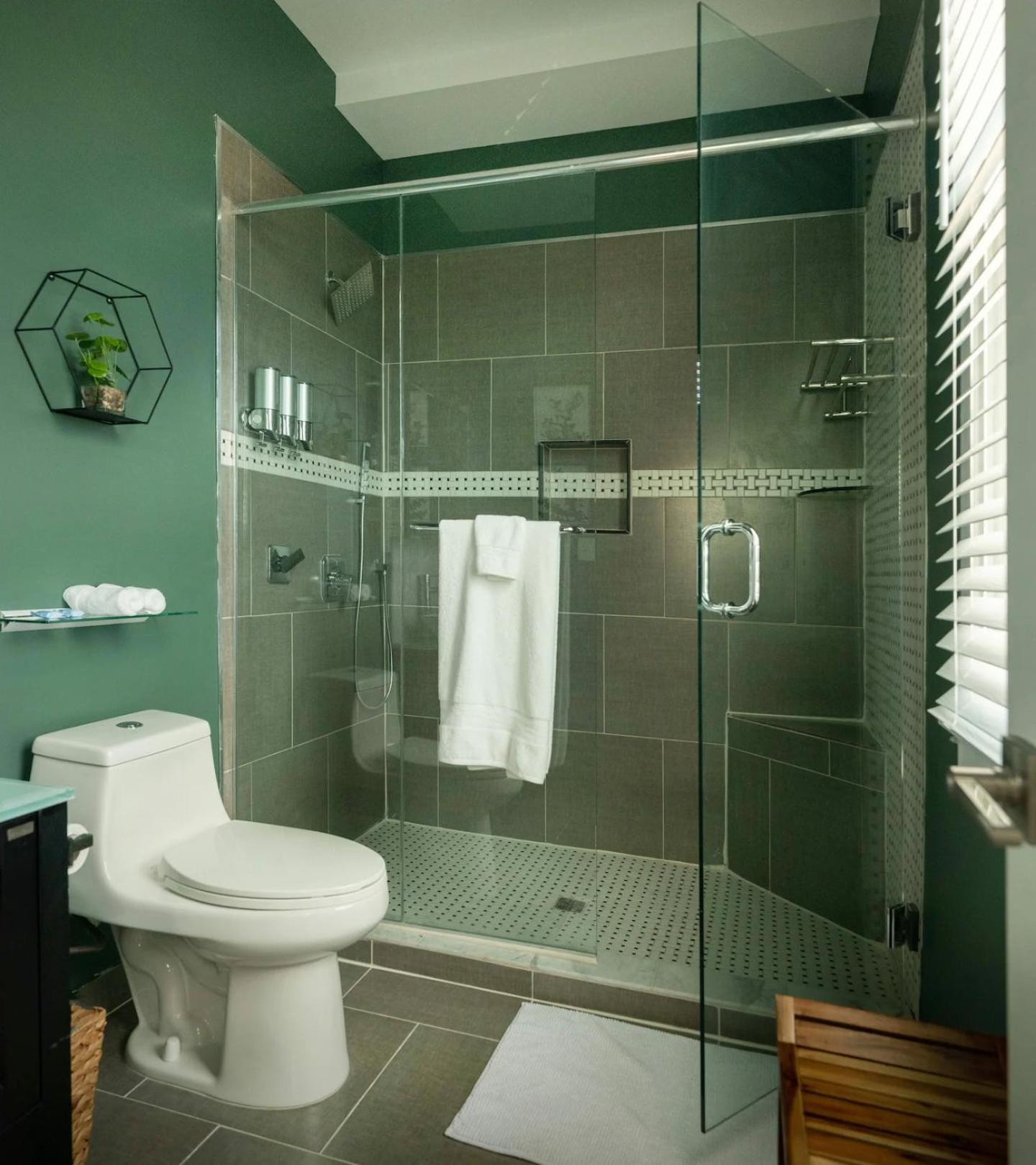 Downtown, Contemporary, 2 Bedroom, Roof Terrace! 3b Apartment