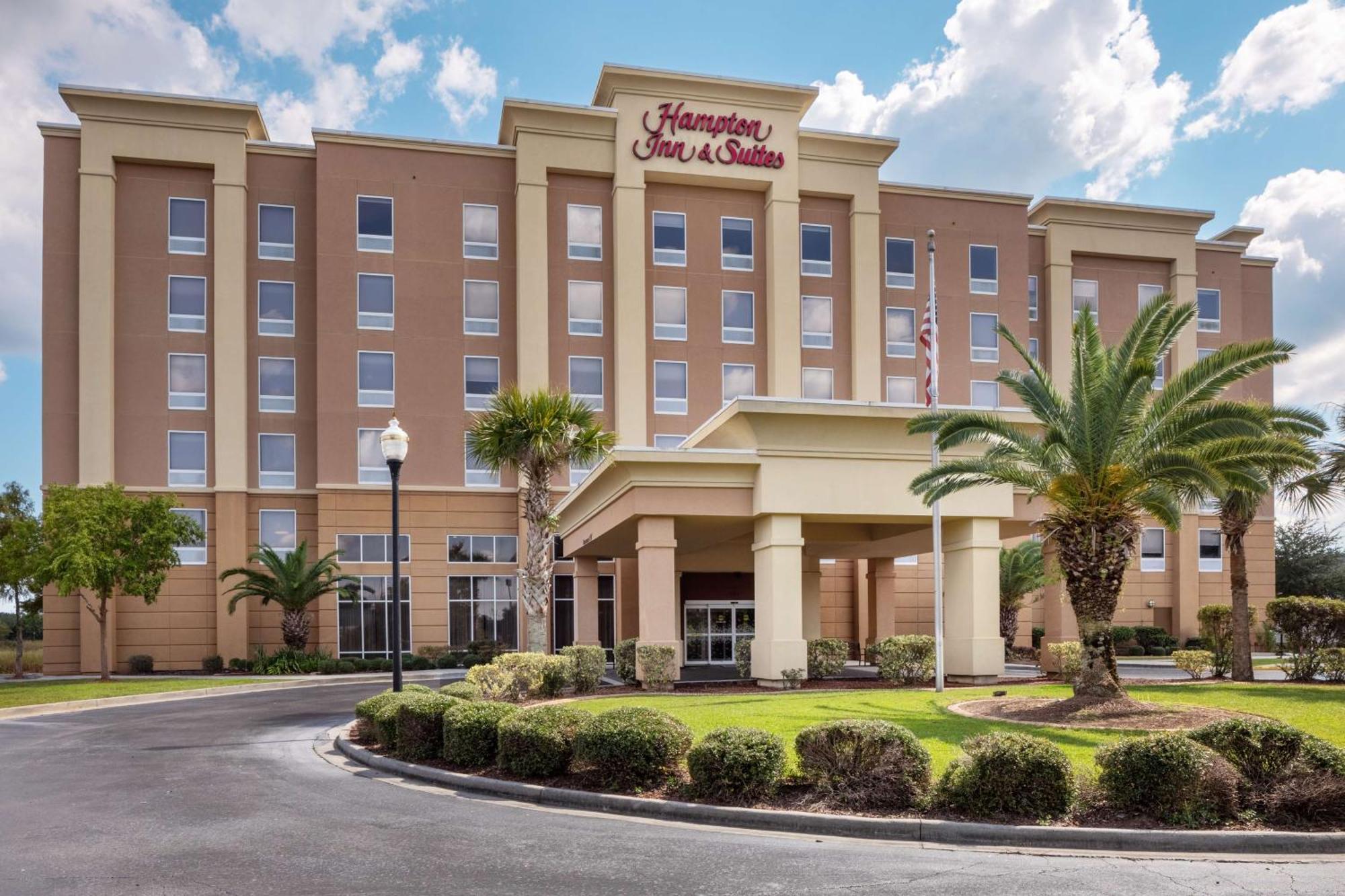 Hampton & - I-95 South - Gateway Hotel