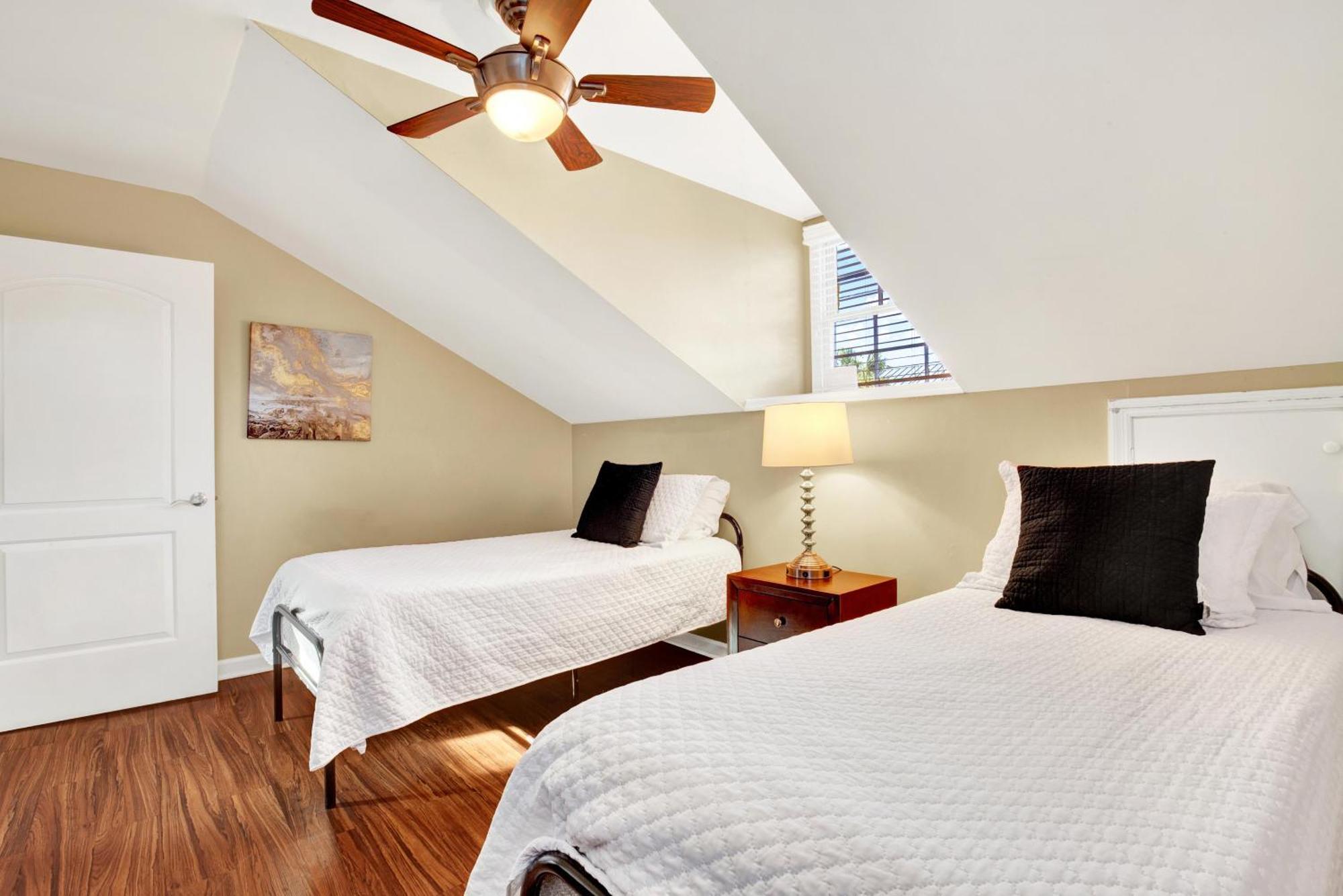 704 Abercorn Apartment *