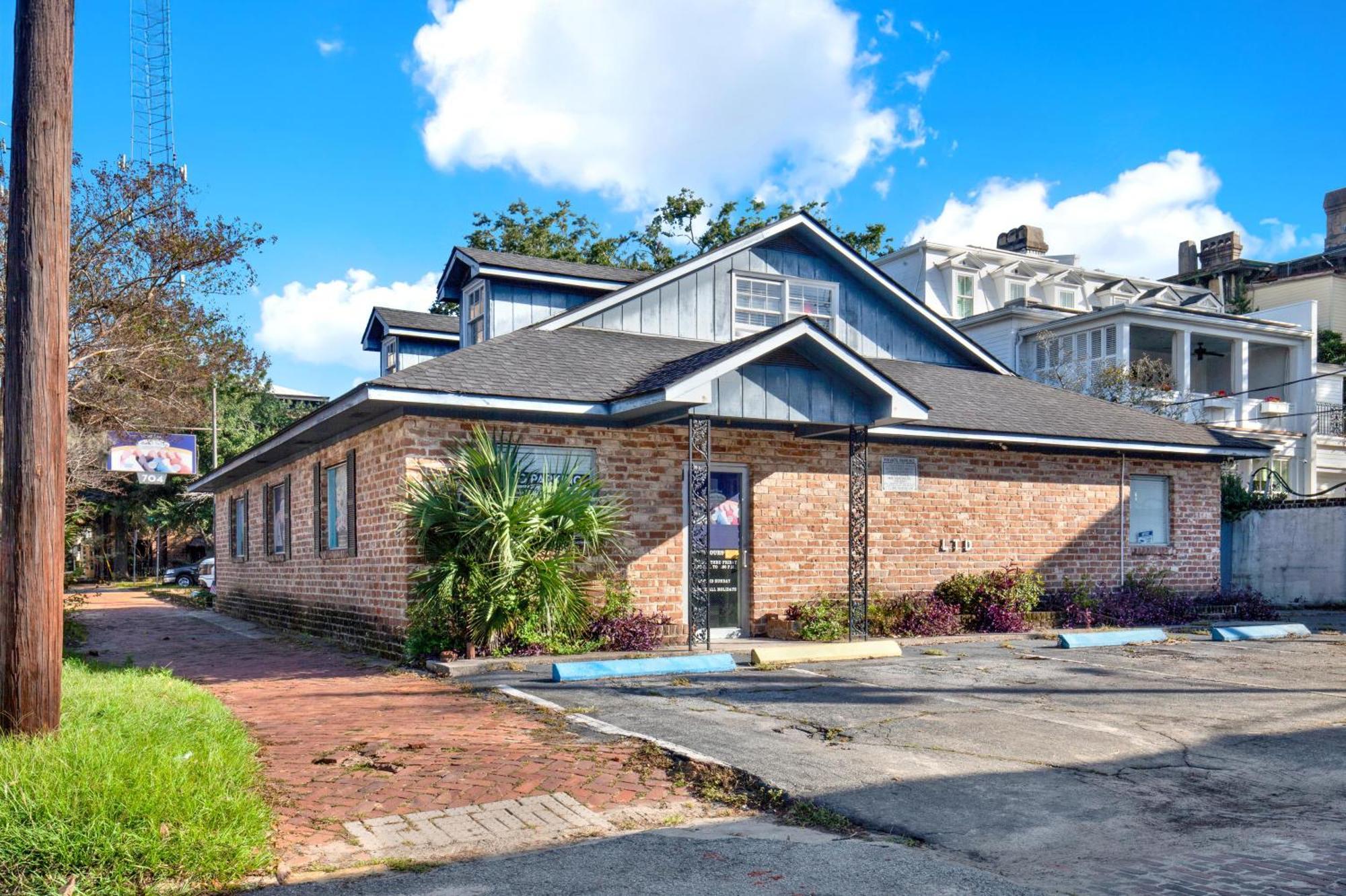 704 Abercorn *