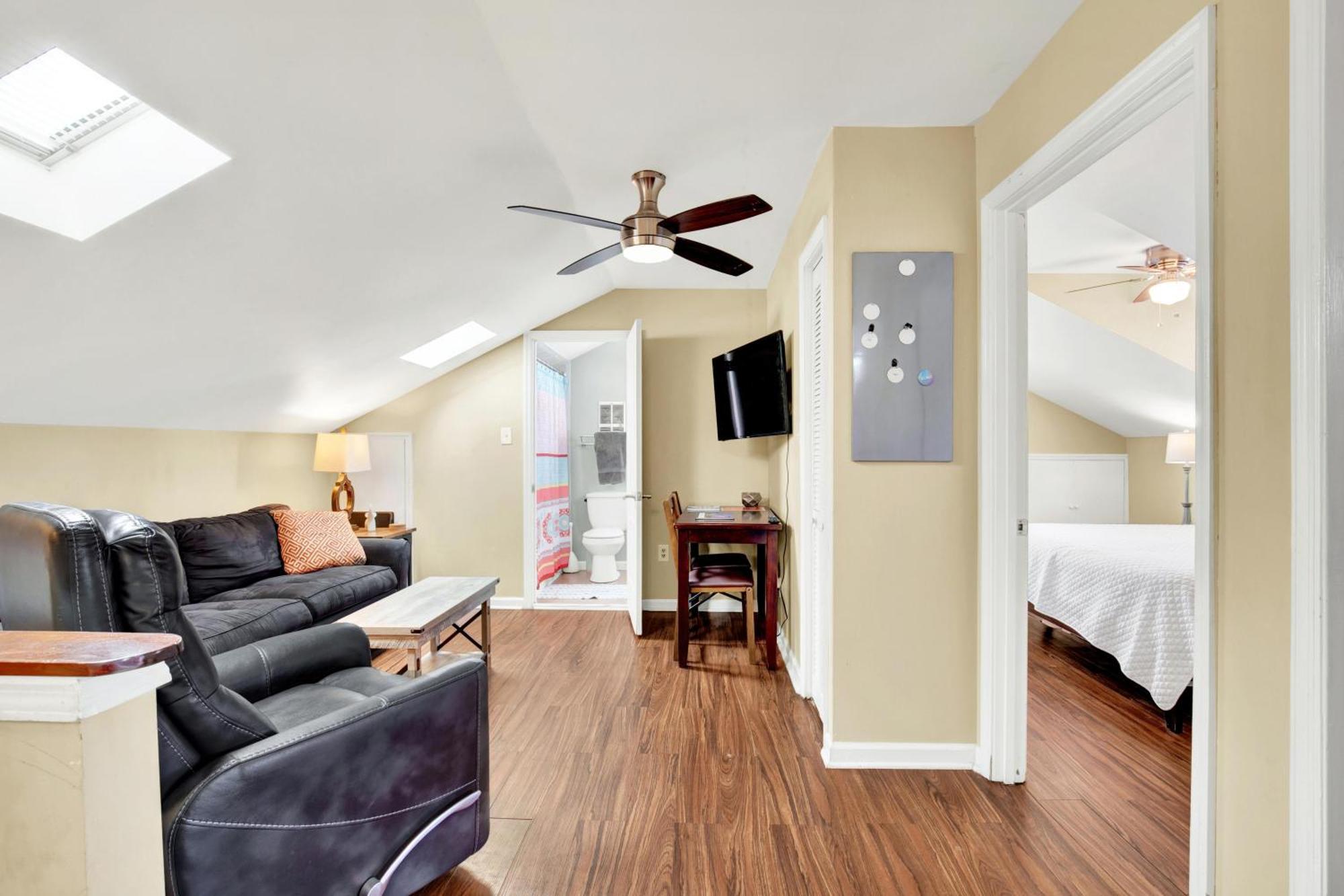 704 Abercorn Apartment *