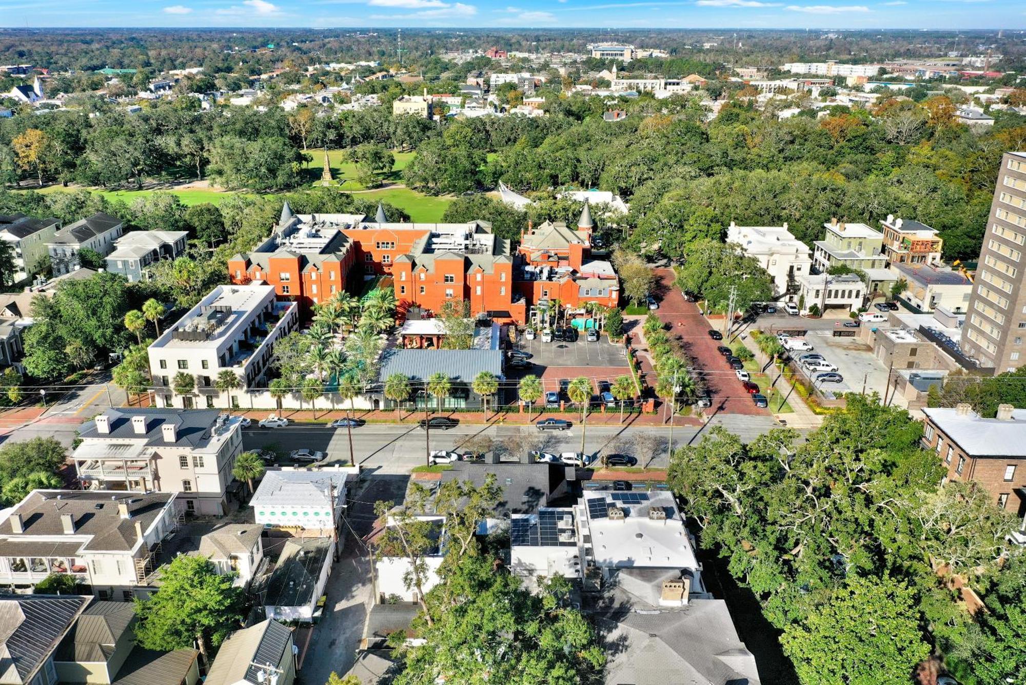 704 Abercorn Apartment *