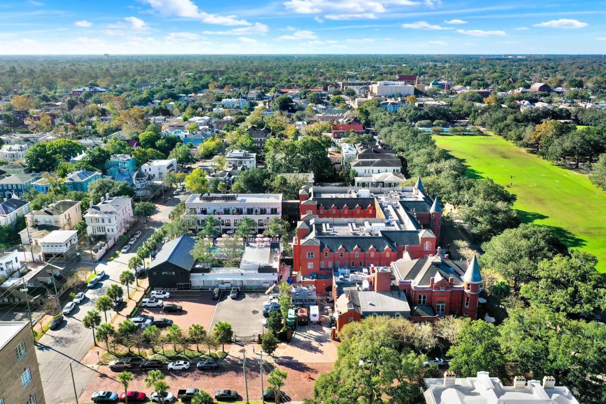 704 Abercorn Apartment *