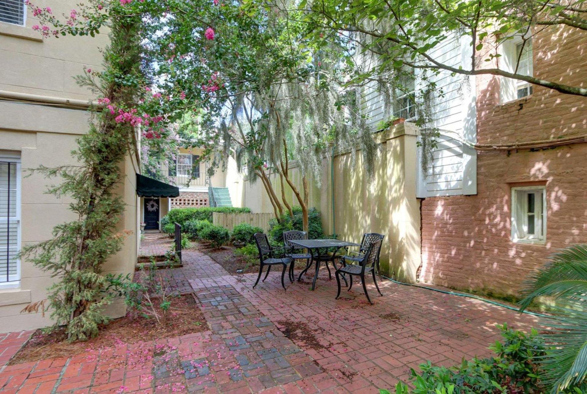 Apartment Romancing The Jones
