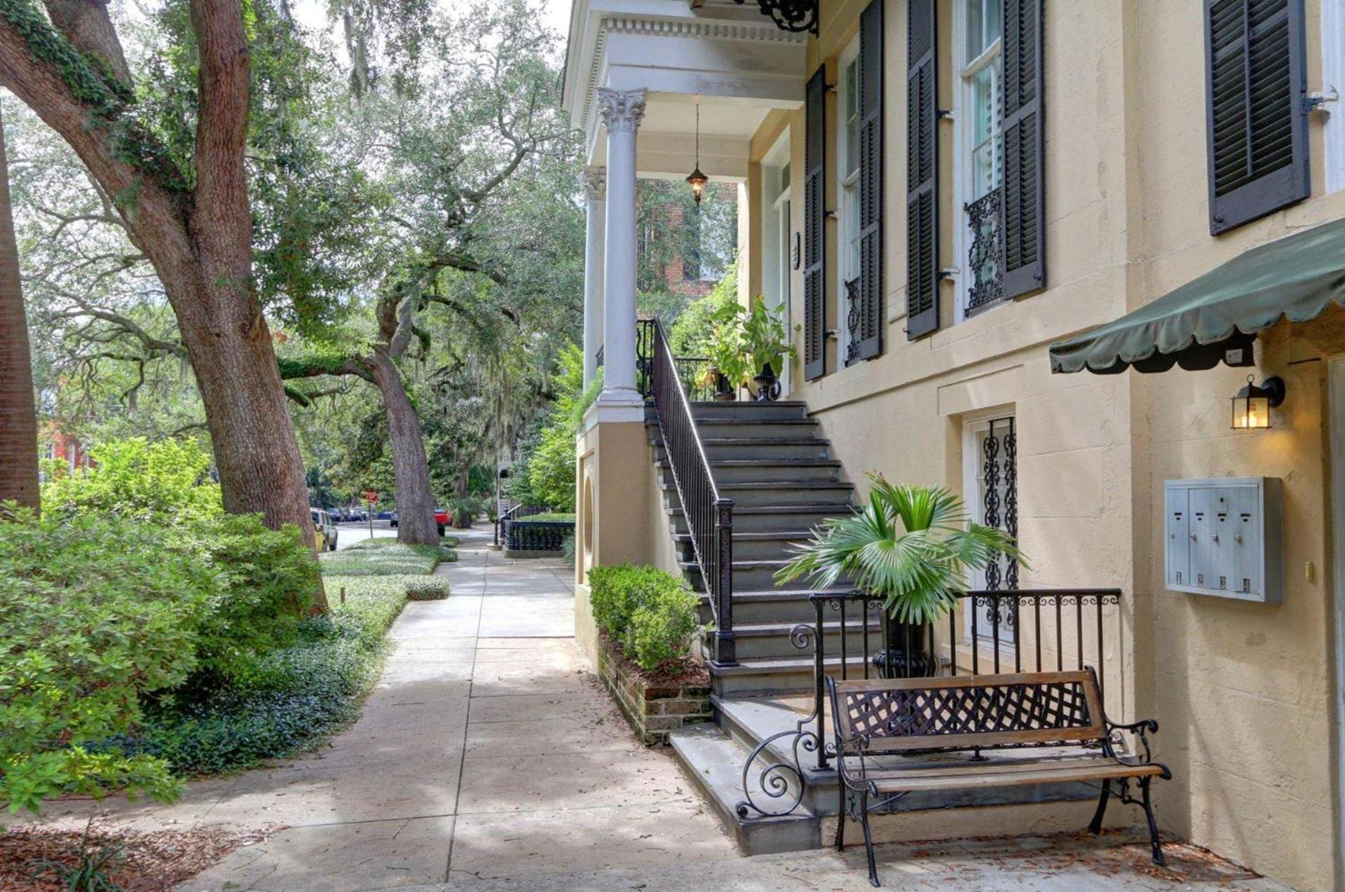 Apartment Romancing The Jones *