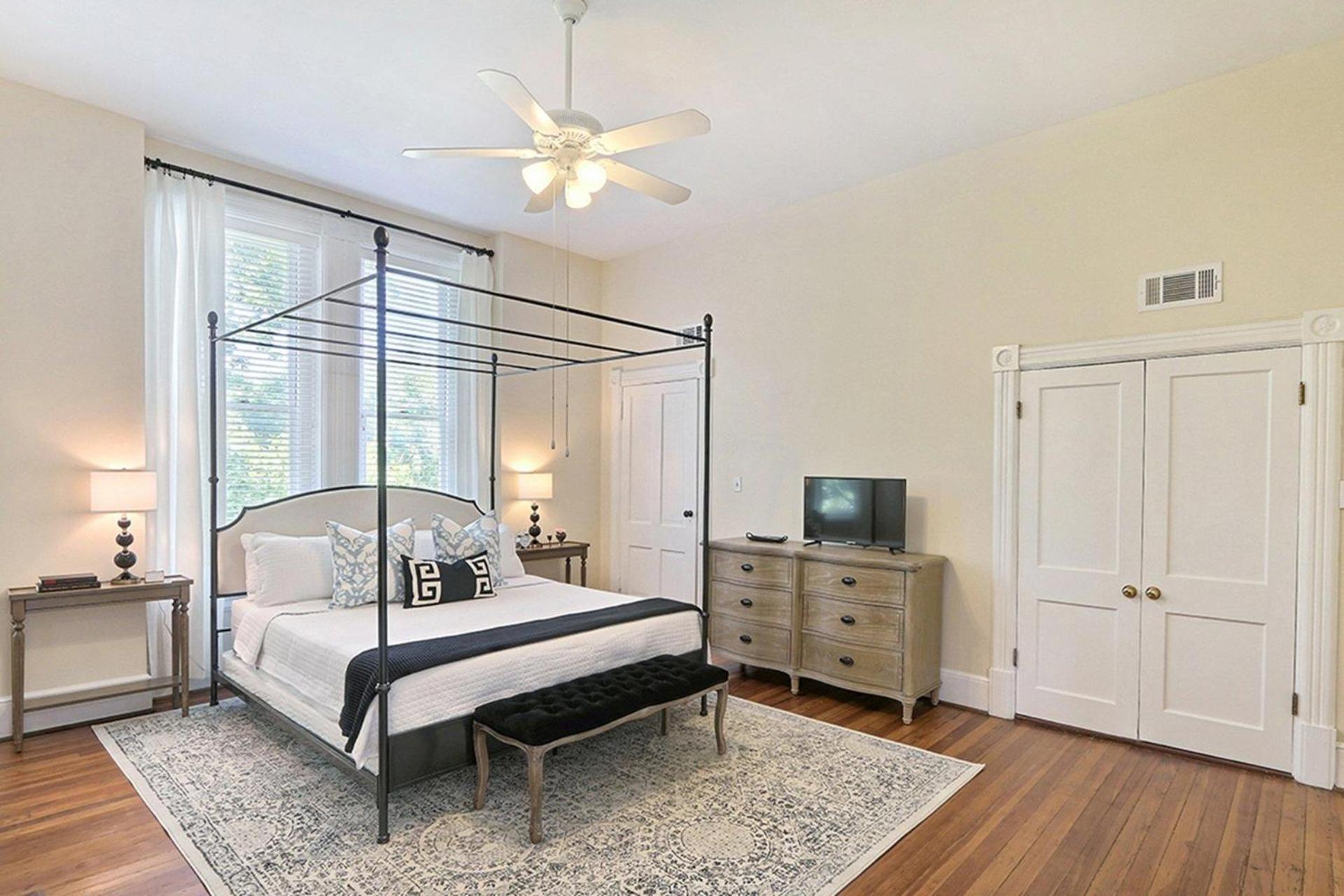 Charlton On Lafayette Apartment