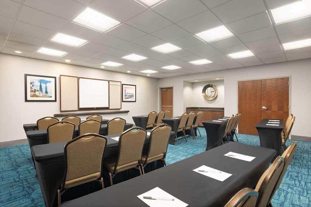 Hotel Hampton & Savannah-airport 2*