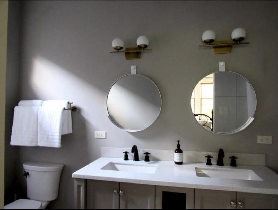 Sun Drenched In Starland Arts District Apartment Savannah