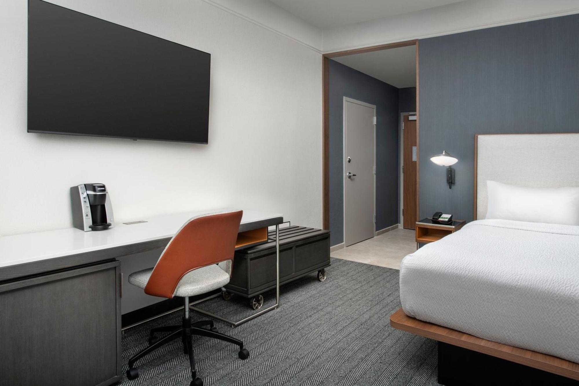 Courtyard By Marriott Downtown - Historic District 3*
