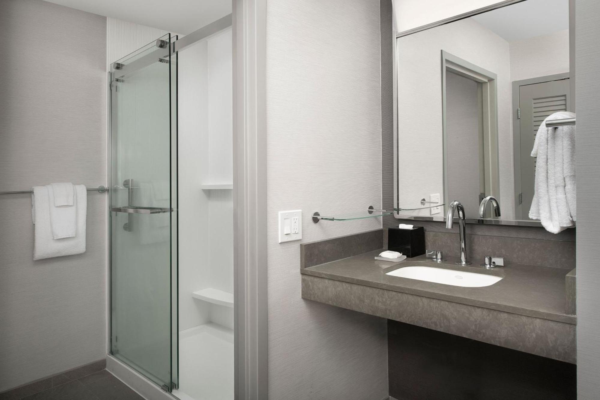 Courtyard By Marriott Downtown - Historic District Hotel