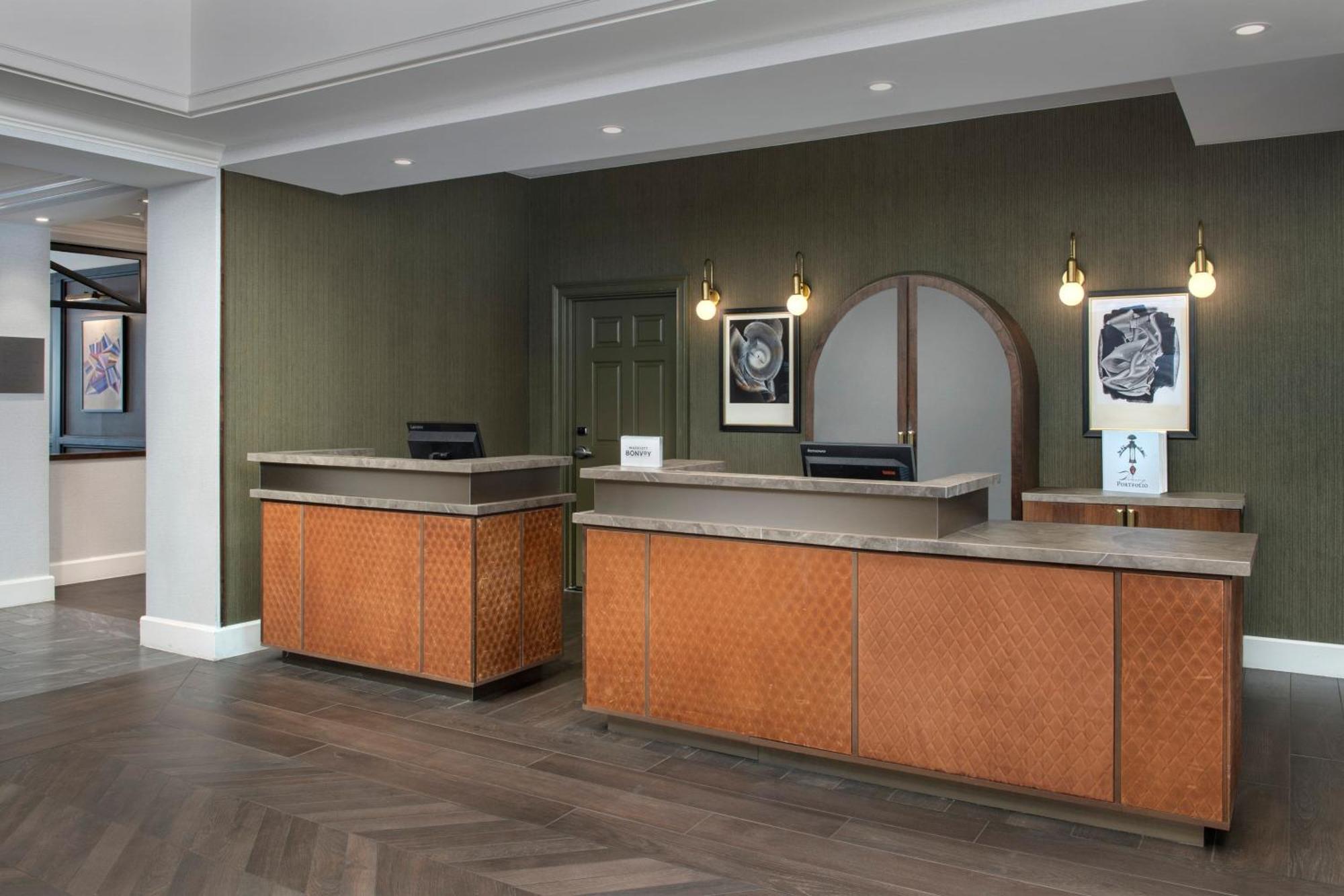 Courtyard By Marriott Downtown - Historic District Hotel 3*