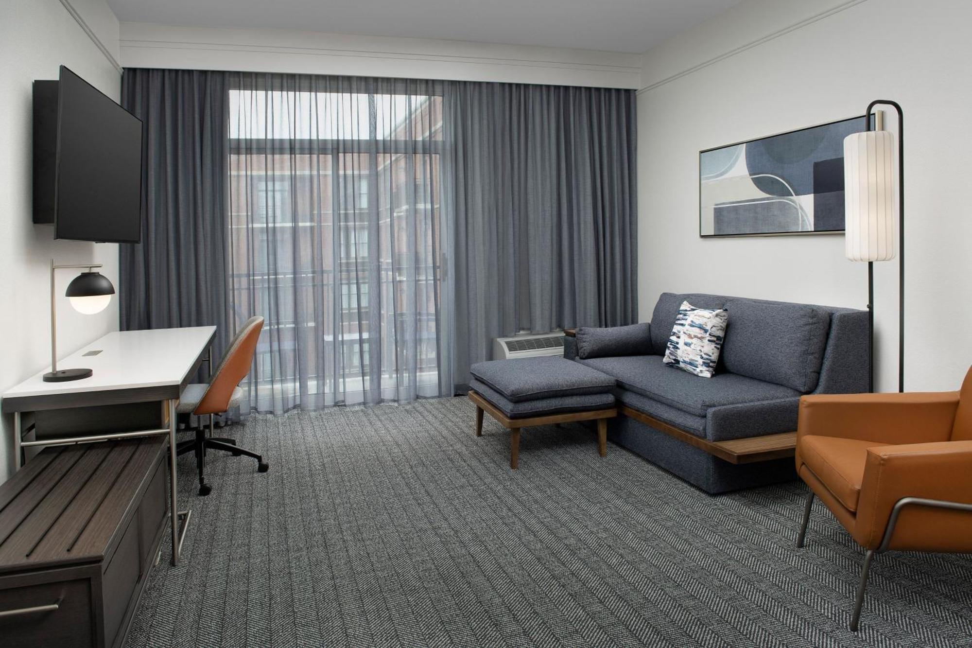 Courtyard By Marriott Downtown - Historic District Hotel Savannah