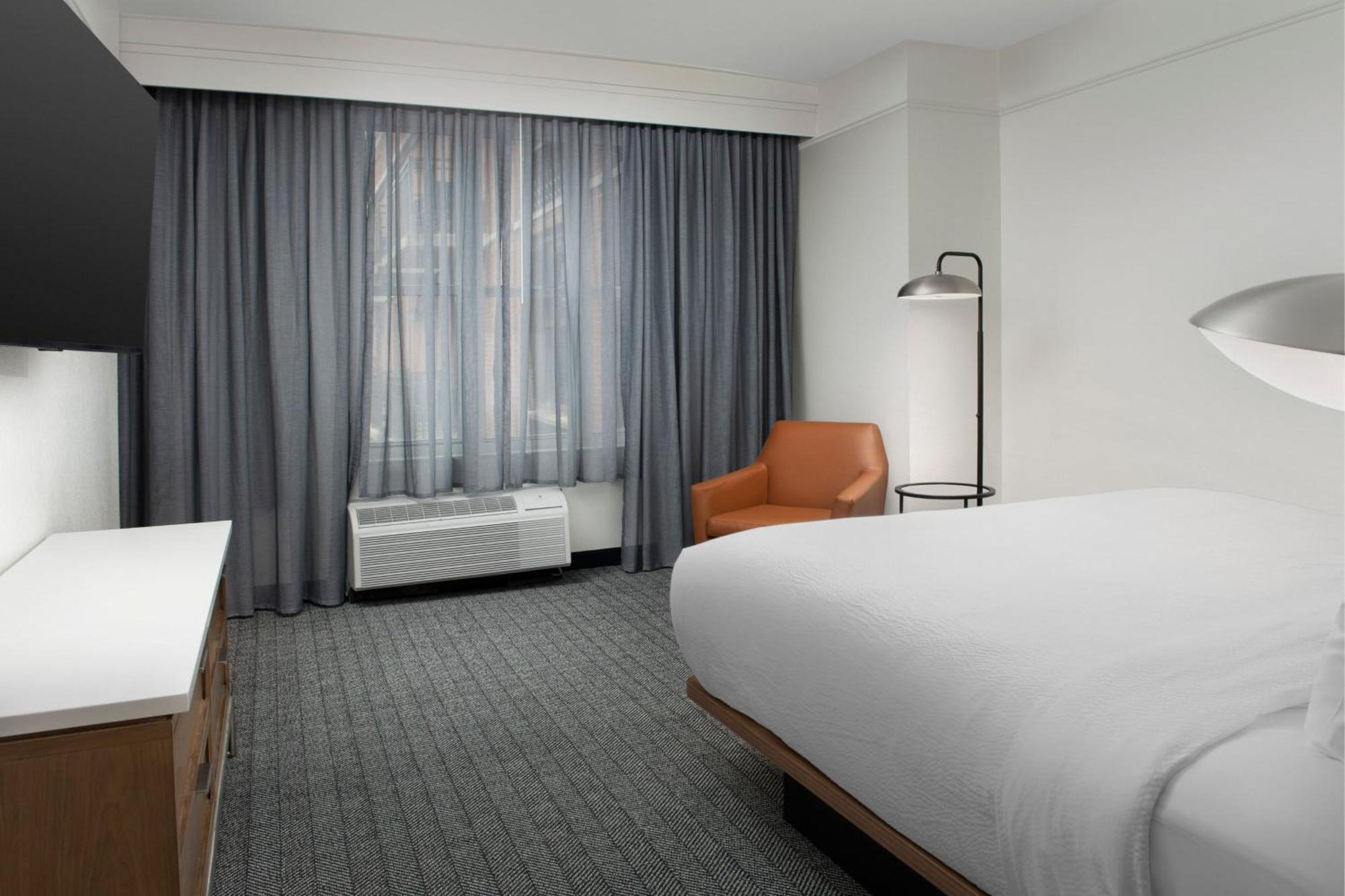 Courtyard By Marriott Downtown - Historic District 3*