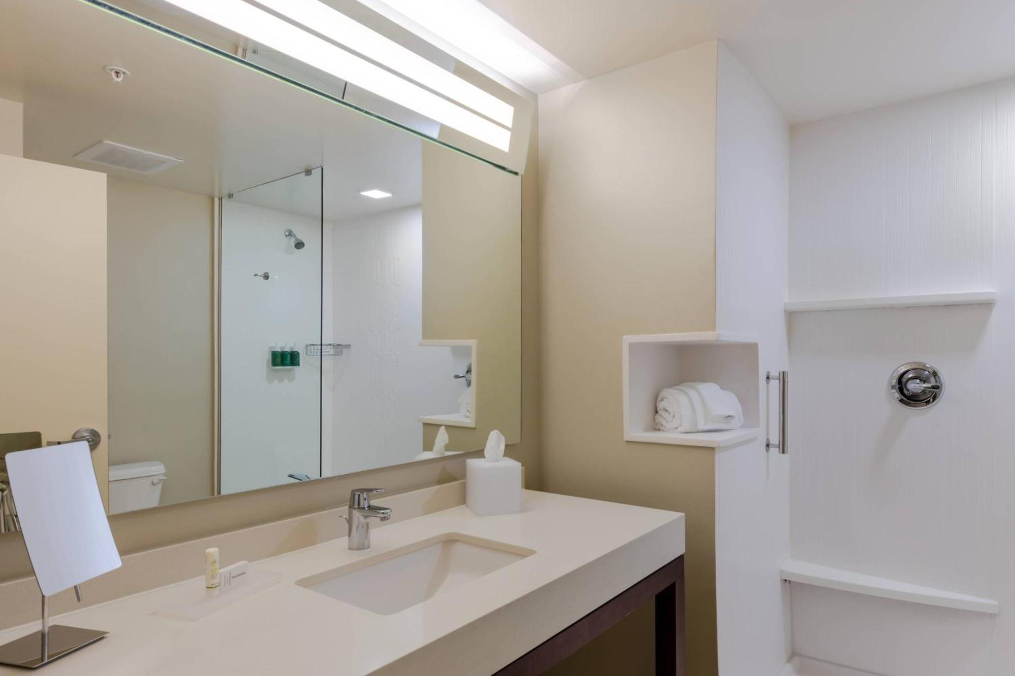 Courtyard By Marriott Airport 3*