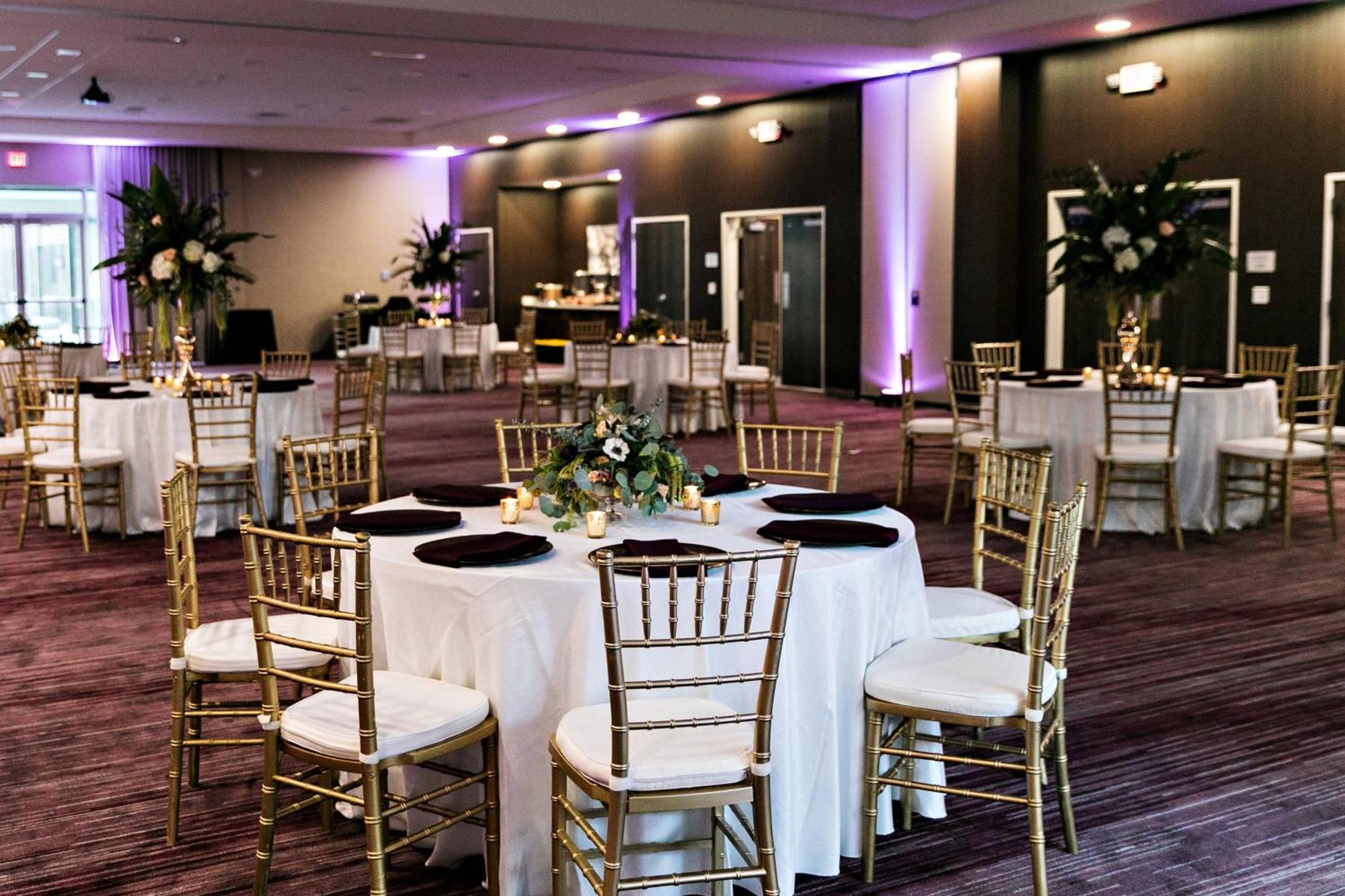 Courtyard By Marriott Airport Hotel