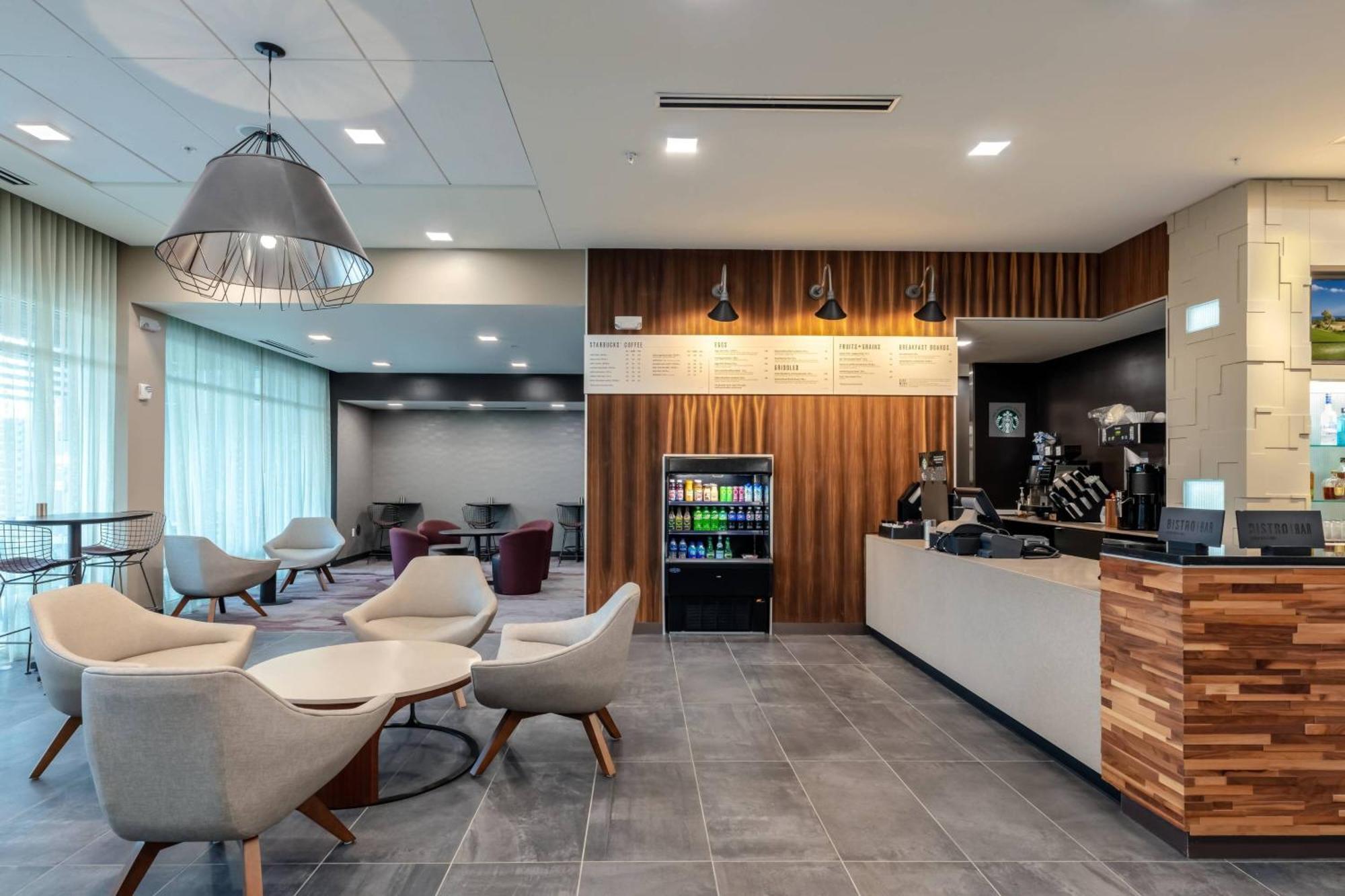 Hotel Courtyard By Marriott Airport
