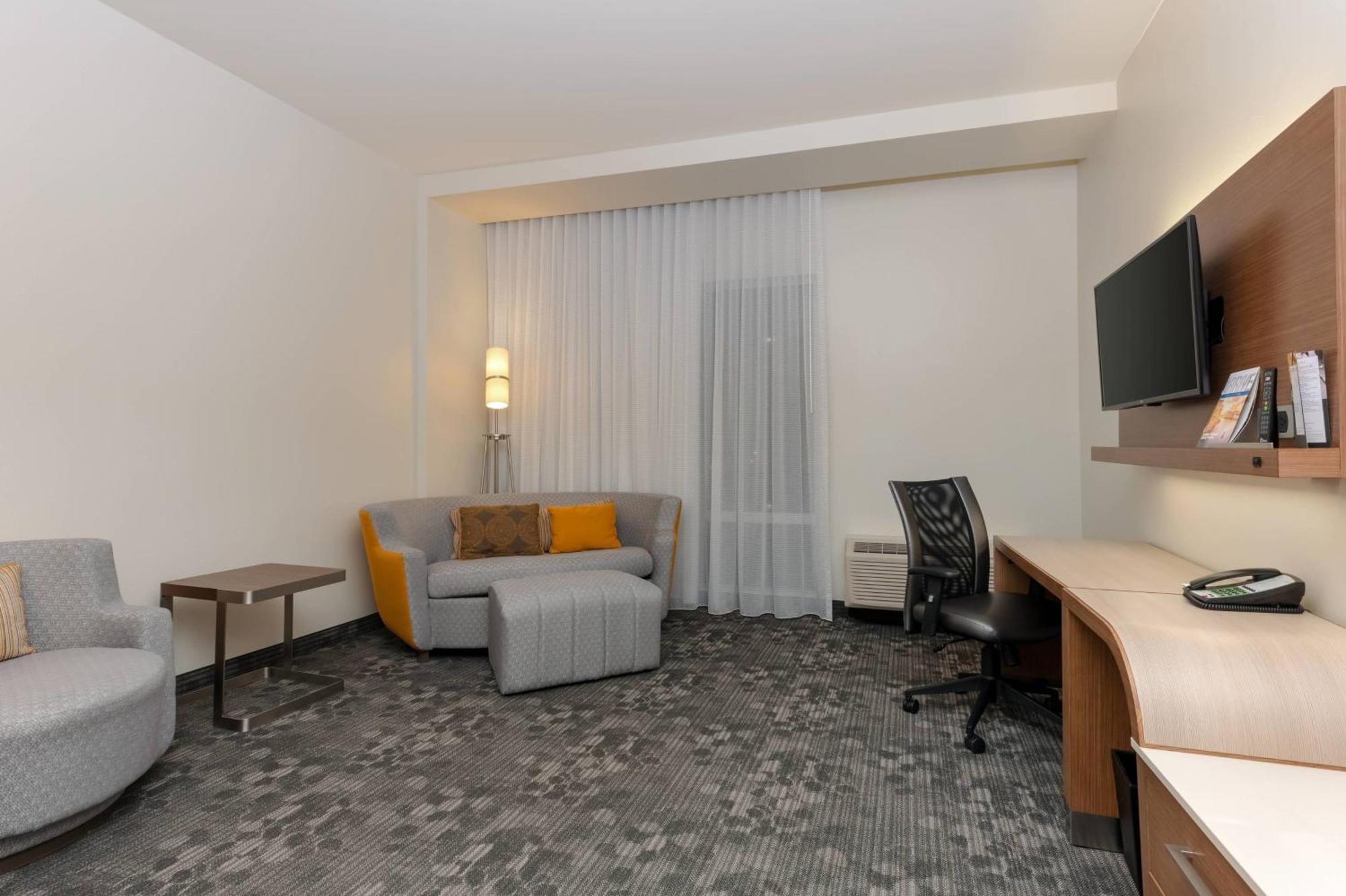 Courtyard By Marriott Airport Hotel 3*