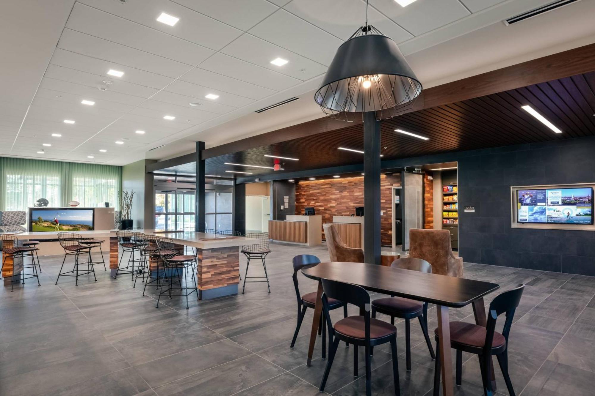 Courtyard By Marriott Airport 3*