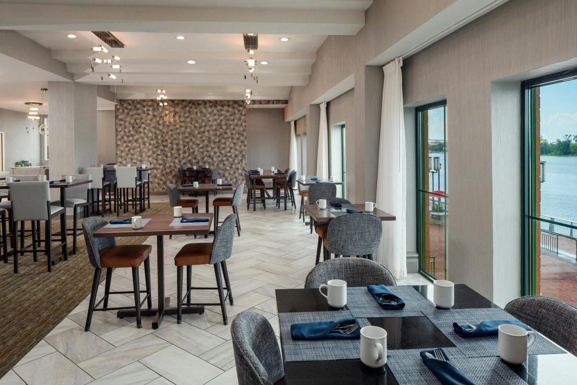 Marriott Riverfront 4*