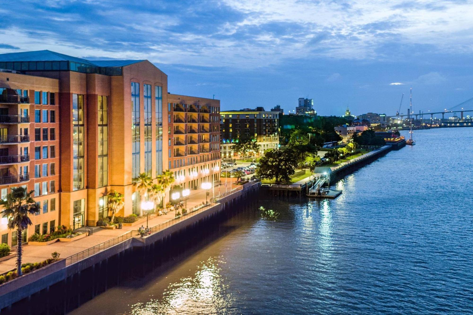 Marriott Riverfront 4*