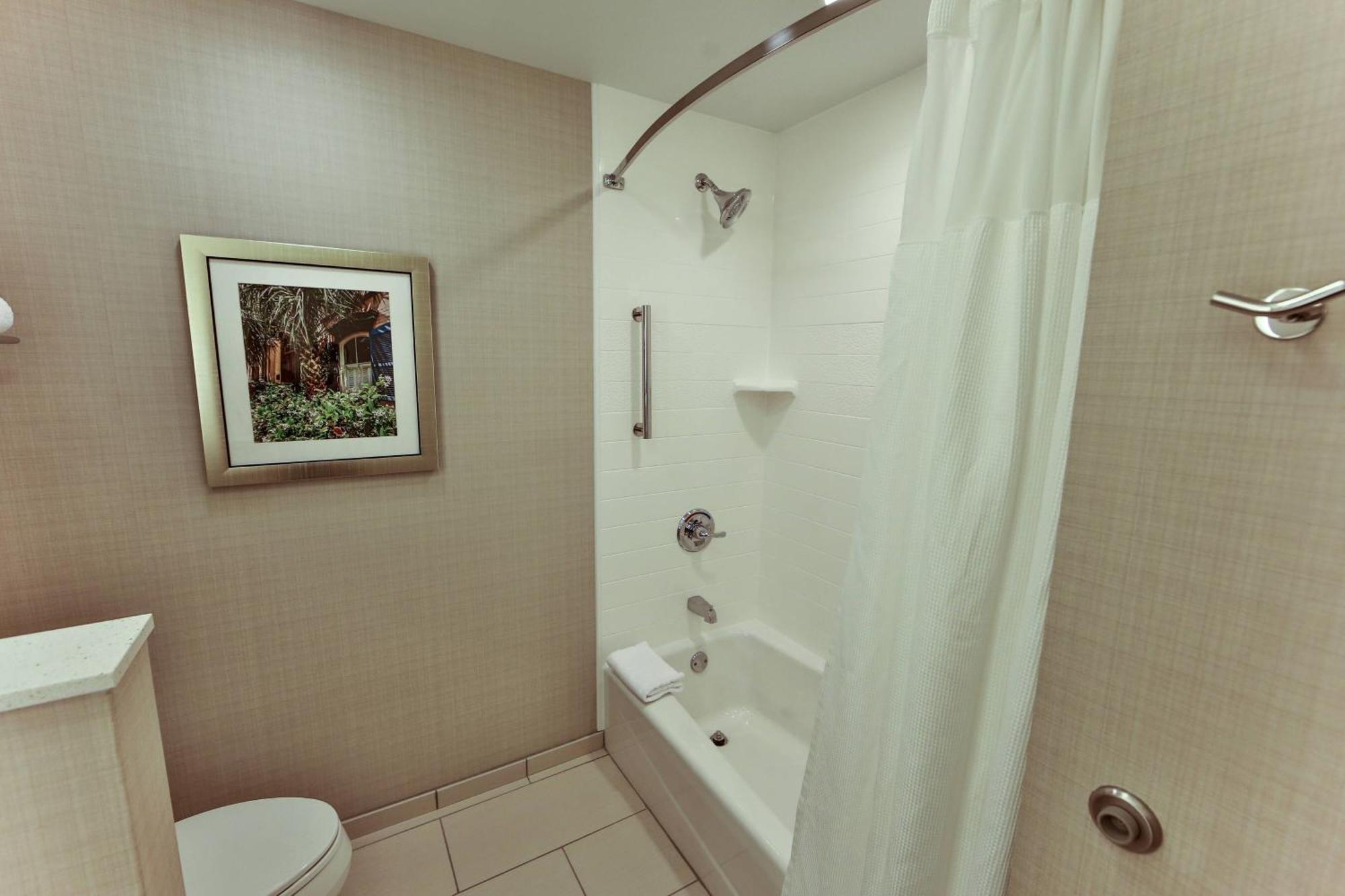 Hotel Fairfield & By Marriott Midtown Savannah