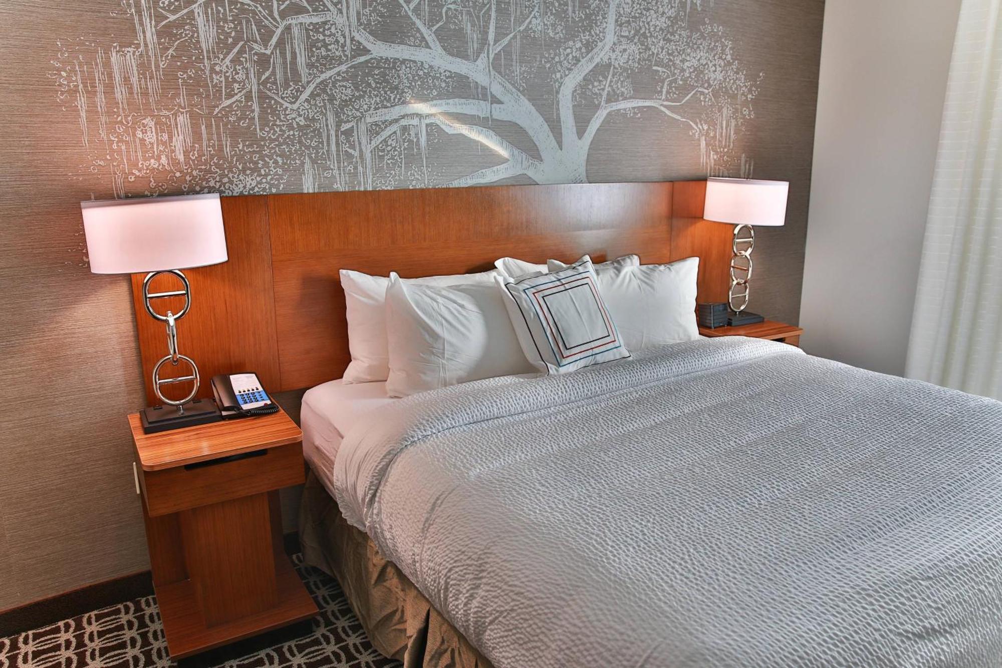 Hotel Fairfield & By Marriott Midtown Savannah
