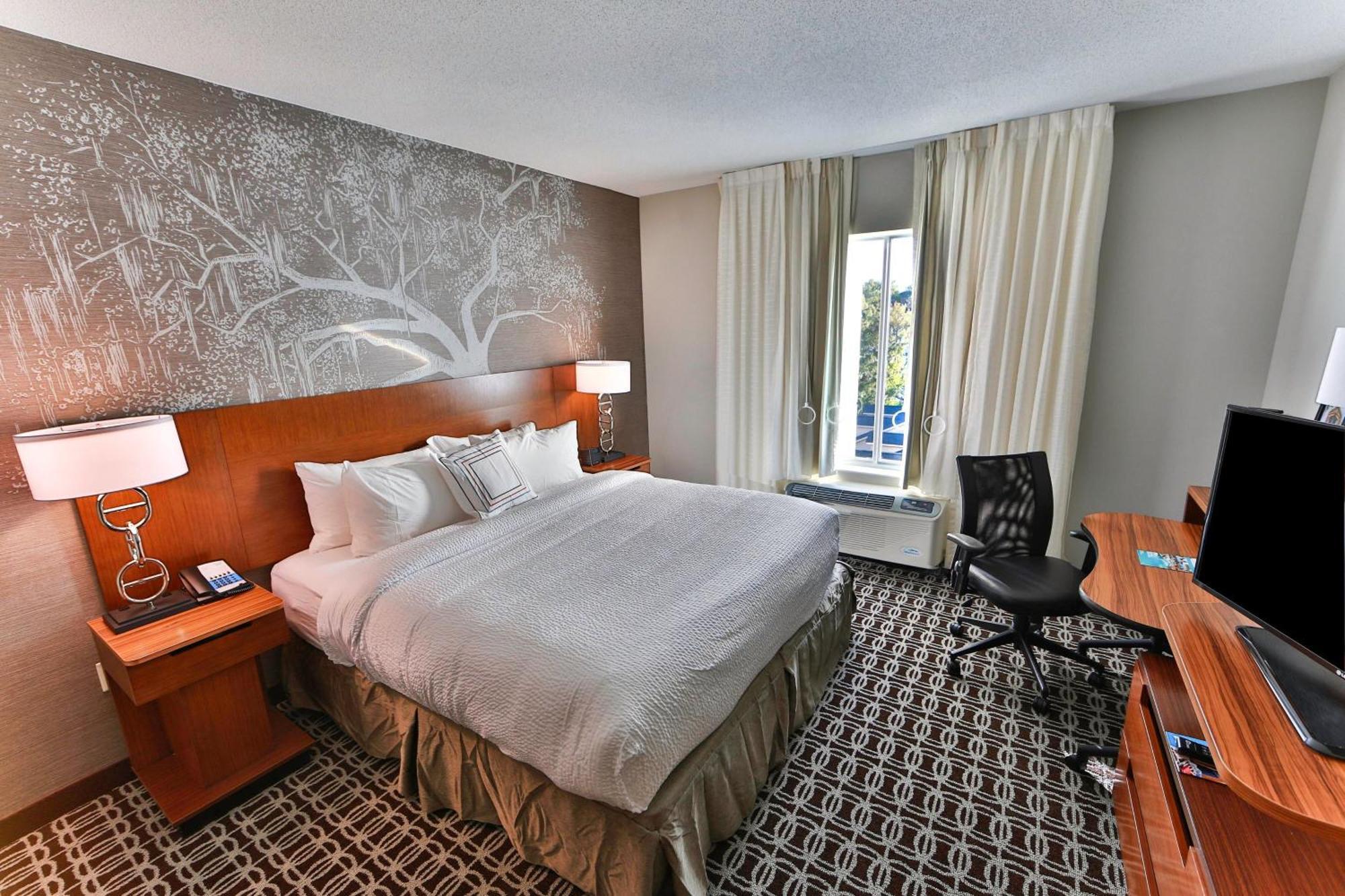 Hotel Fairfield & By Marriott Midtown Savannah