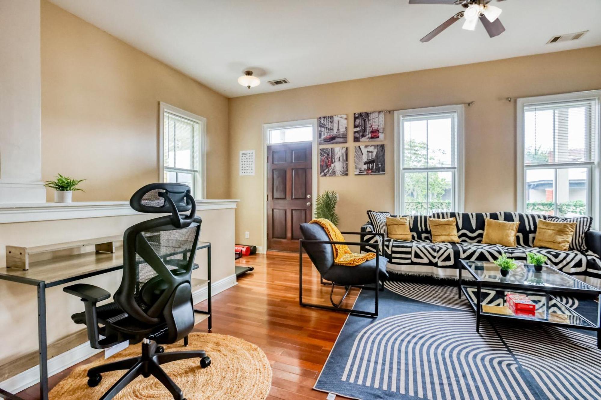 Holiday home 7 Ppl, 5min To Starland, Dt, Forsyth, River St, 2 Balcony