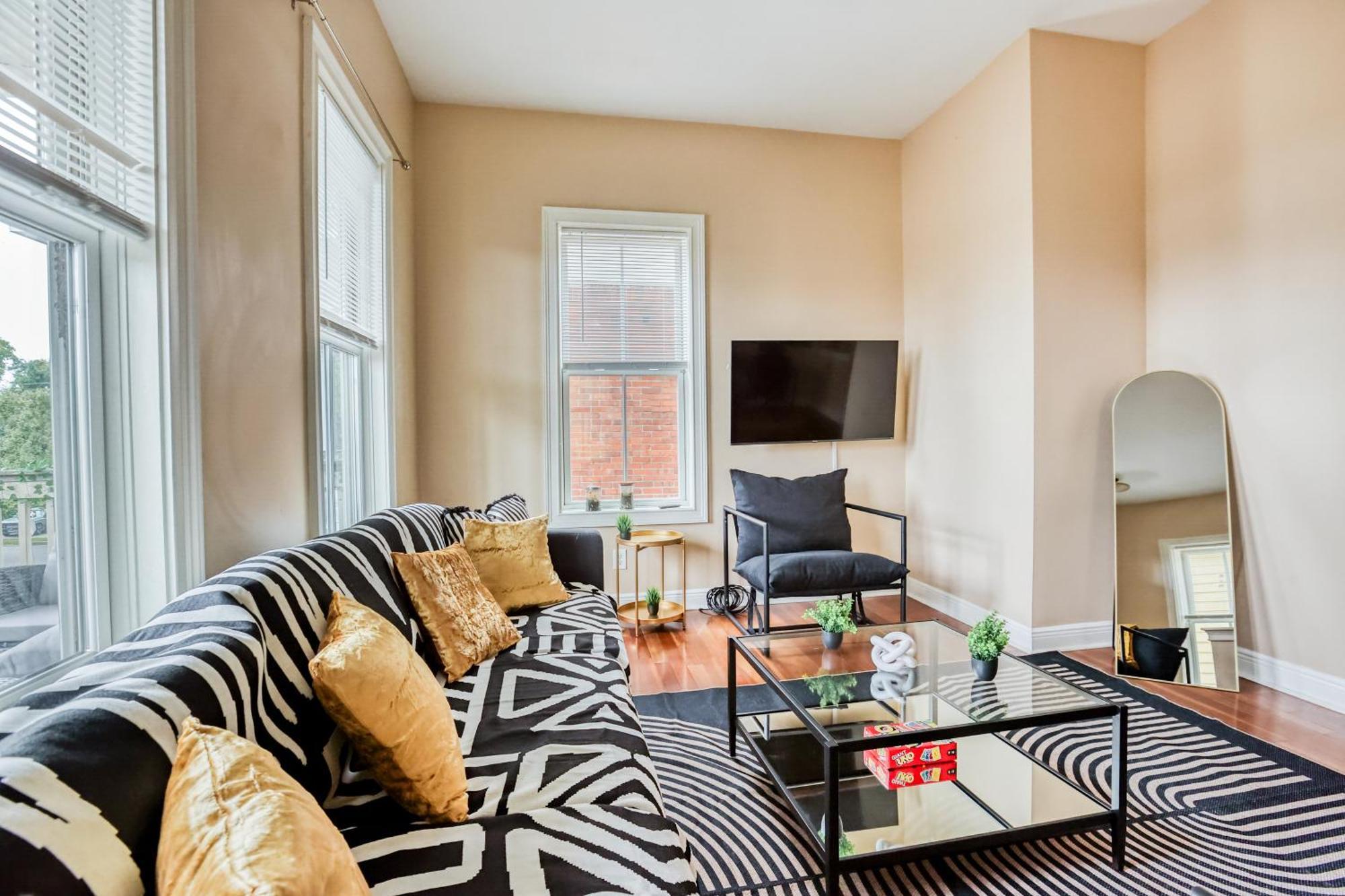 Holiday home 7 Ppl, 5min To Starland, Dt, Forsyth, River St, 2 Balcony