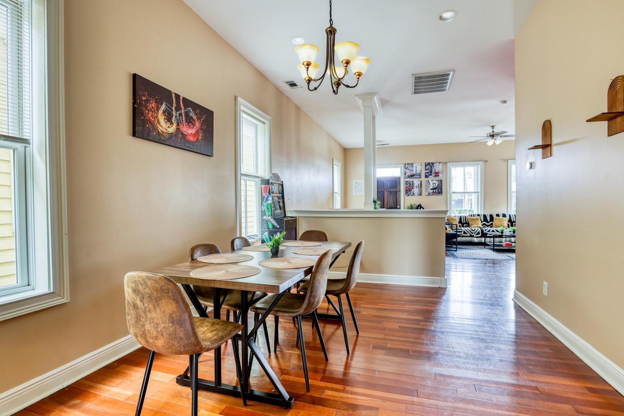 7 Ppl, 5min To Starland, Dt, Forsyth, River St, 2 Balcony * Savannah