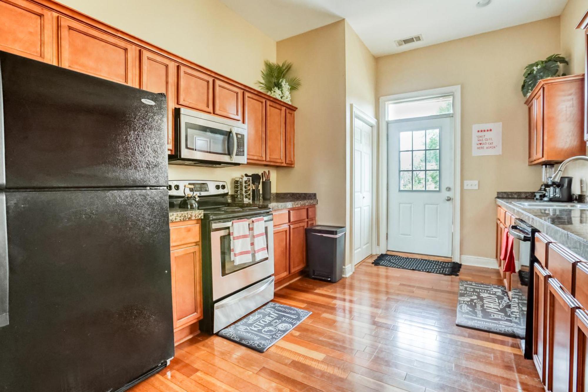 7 Ppl, 5min To Starland, Dt, Forsyth, River St, 2 Balcony * Savannah