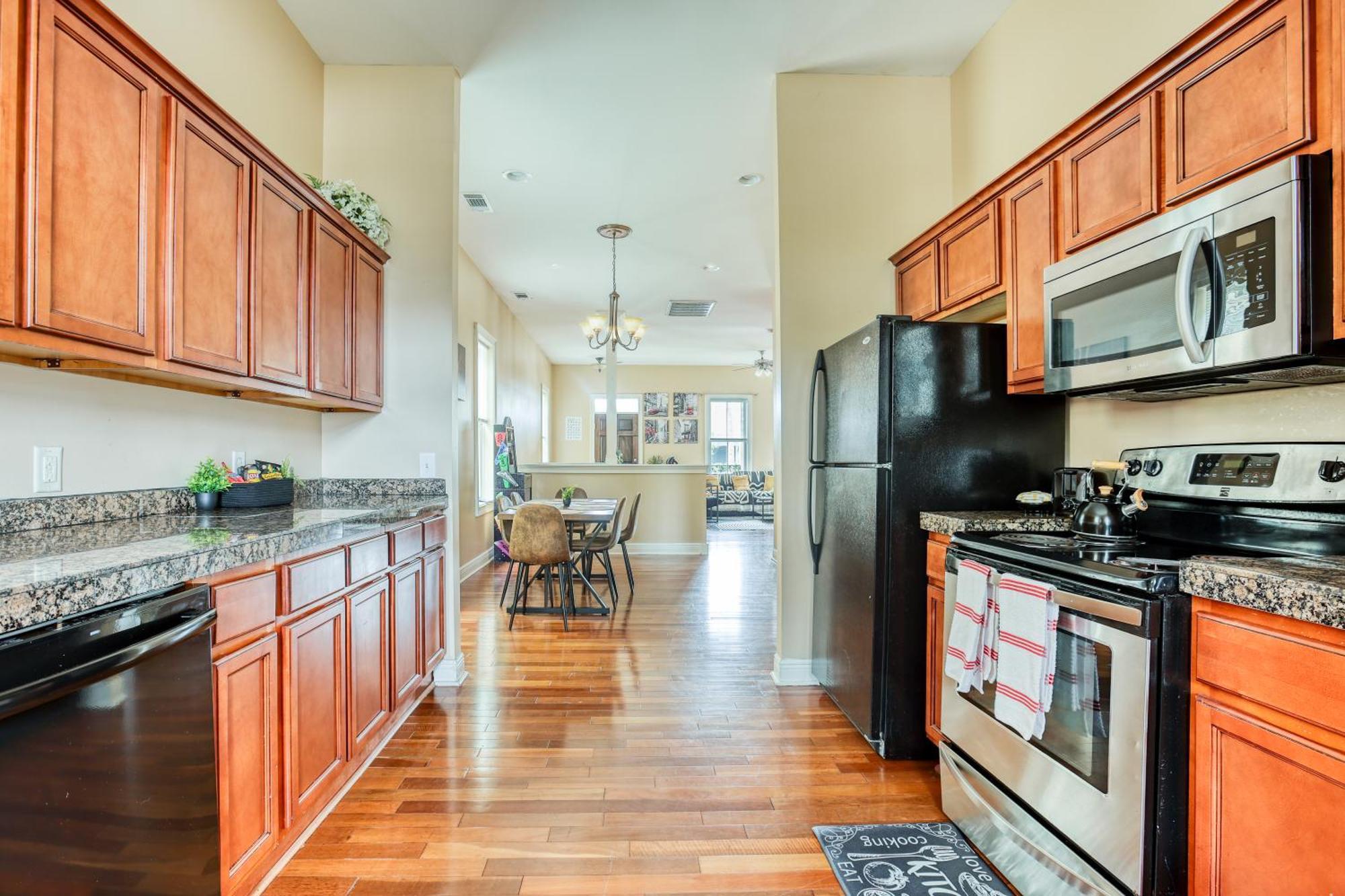 7 Ppl, 5min To Starland, Dt, Forsyth, River St, 2 Balcony * Savannah