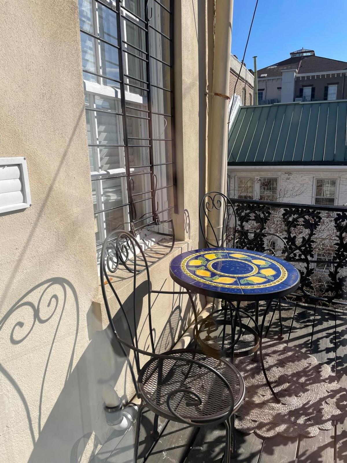 Classic Quarters At The 101 Savannah