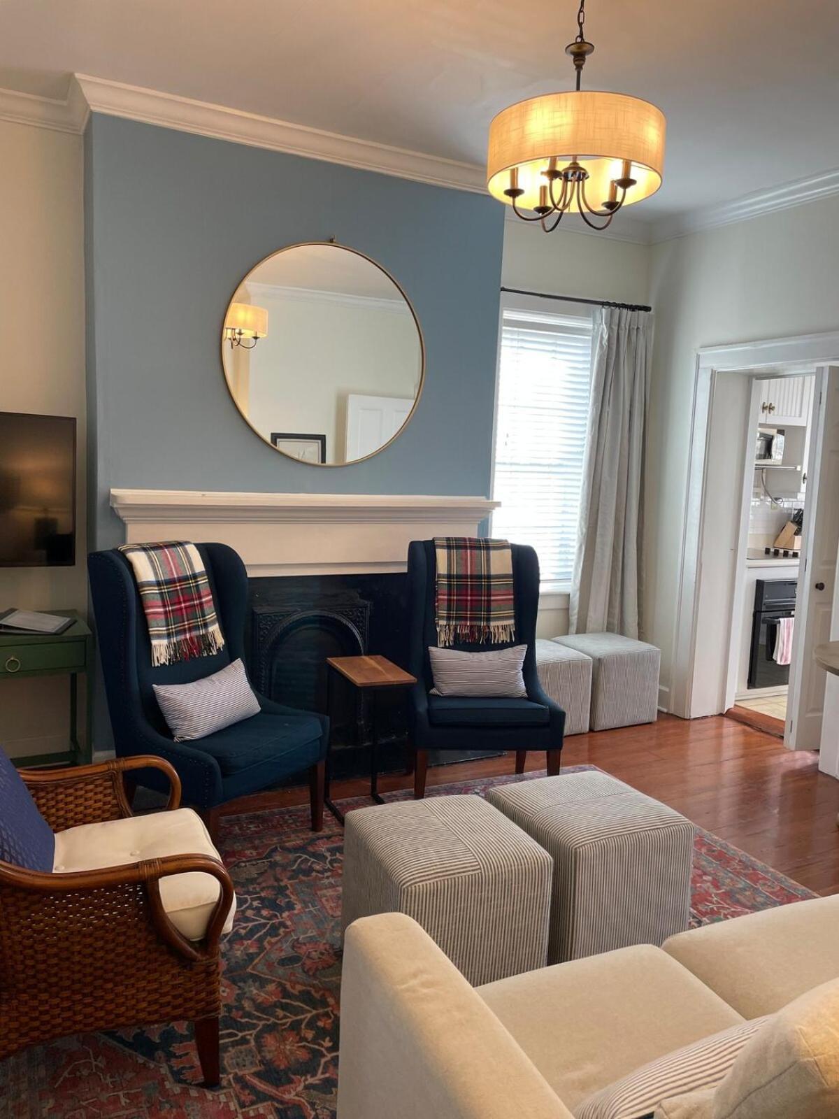 Apartment Classic Quarters At The 101 Savannah