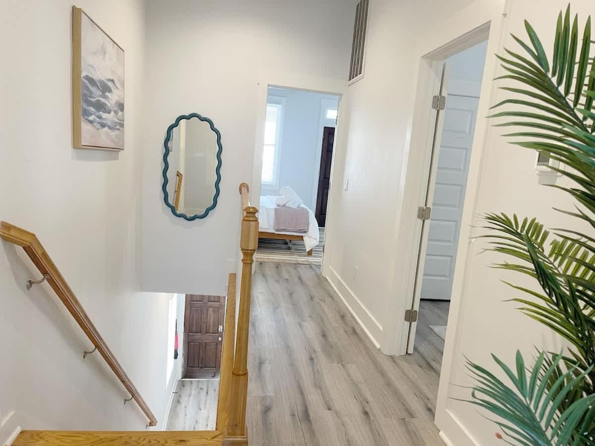 Elegant Duplex Steps To Forsyth! Holiday home Savannah