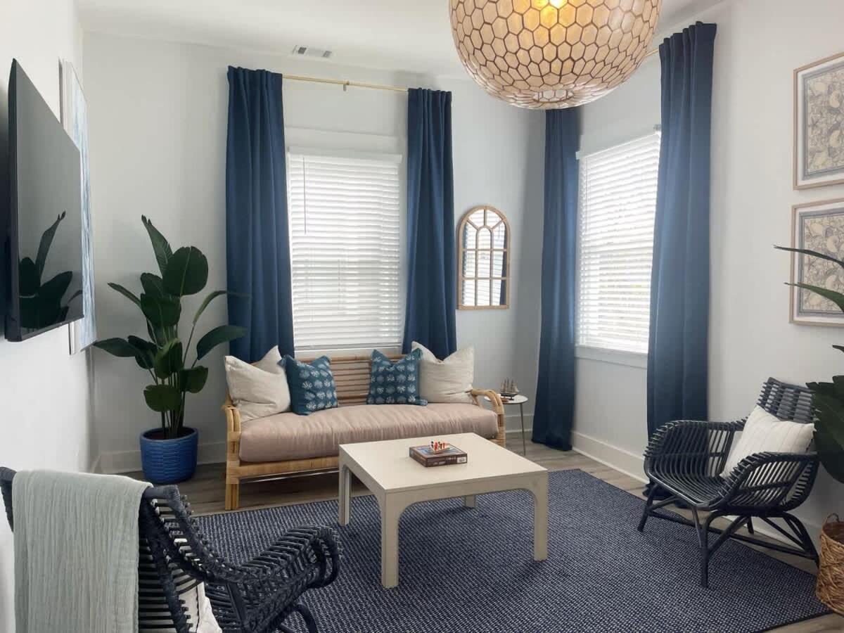 Holiday home Elegant Duplex Steps To Forsyth!
