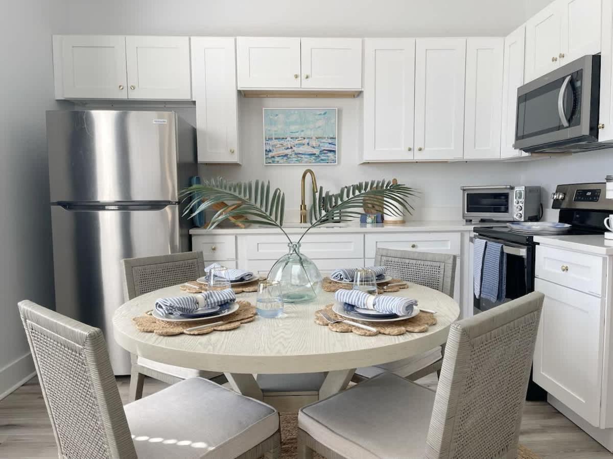 Elegant Duplex Steps To Forsyth! Holiday home Savannah