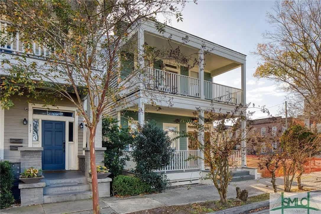 Elegant Duplex Steps To Forsyth! Holiday home Savannah