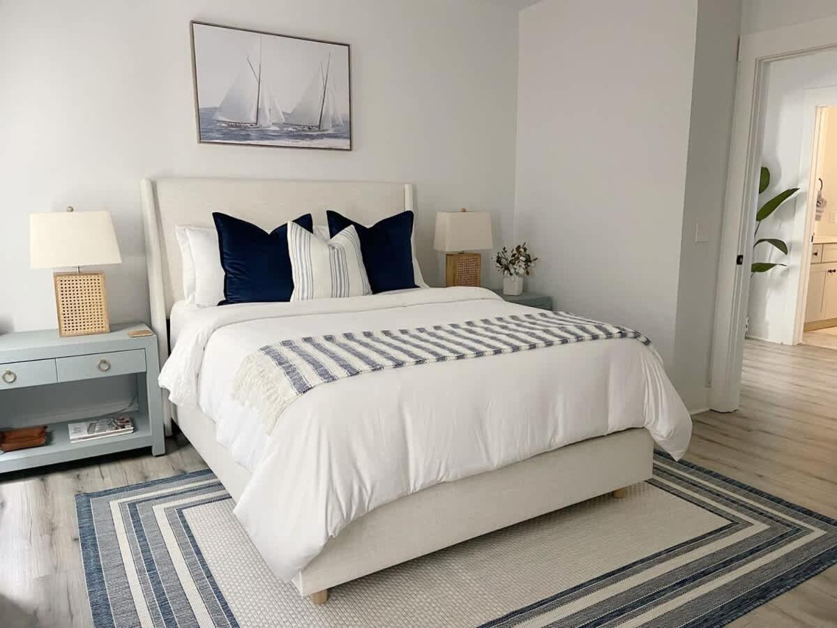 Elegant Duplex Steps To Forsyth! Holiday home