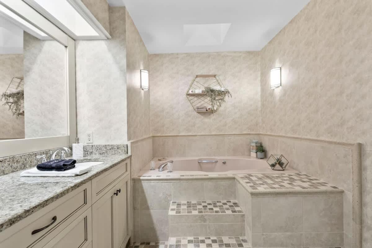 Holiday home Renovated Pool Paradise Private Oasis Sleeps 14 *